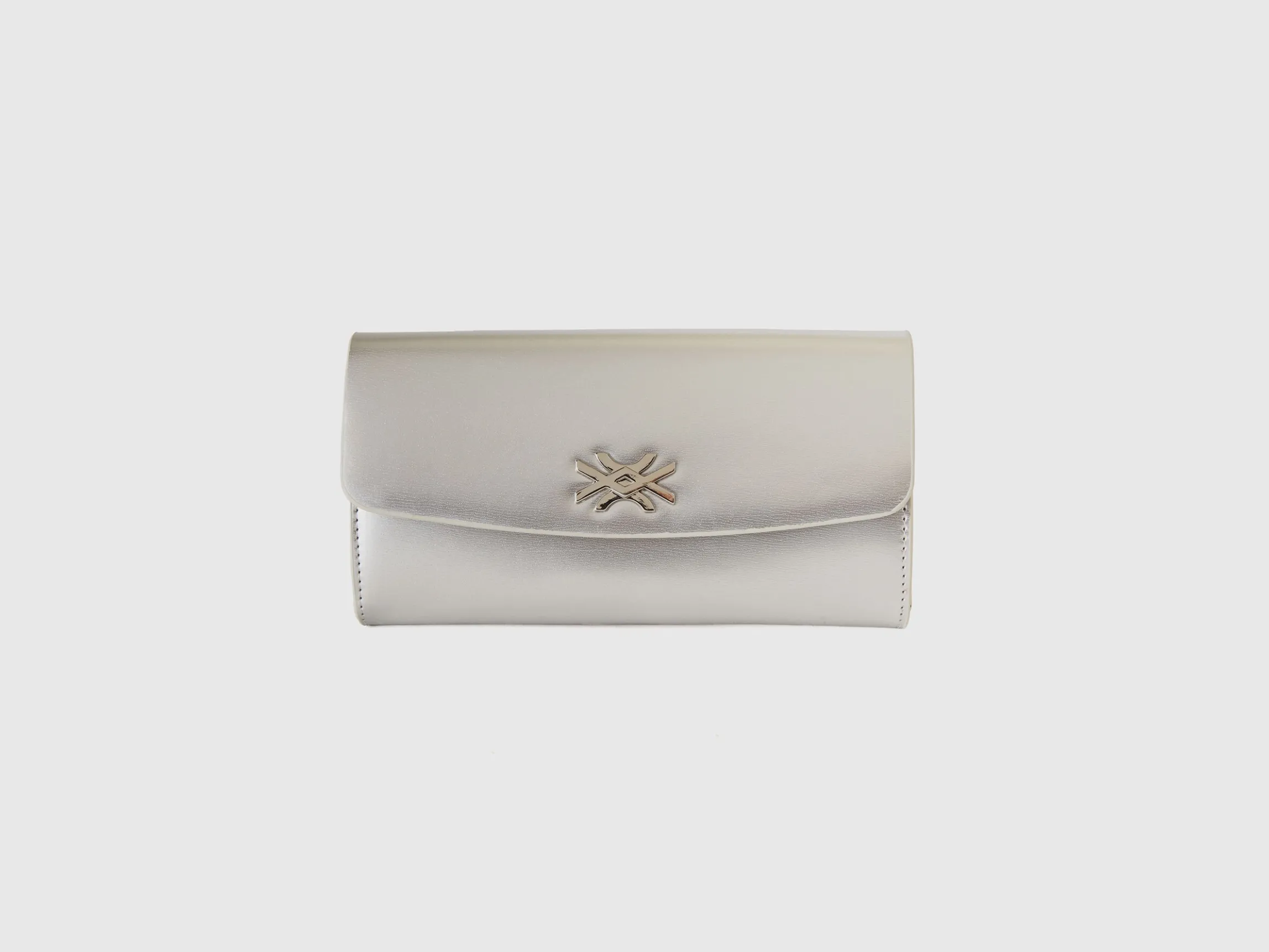Large wallet in synthetic patent leather
