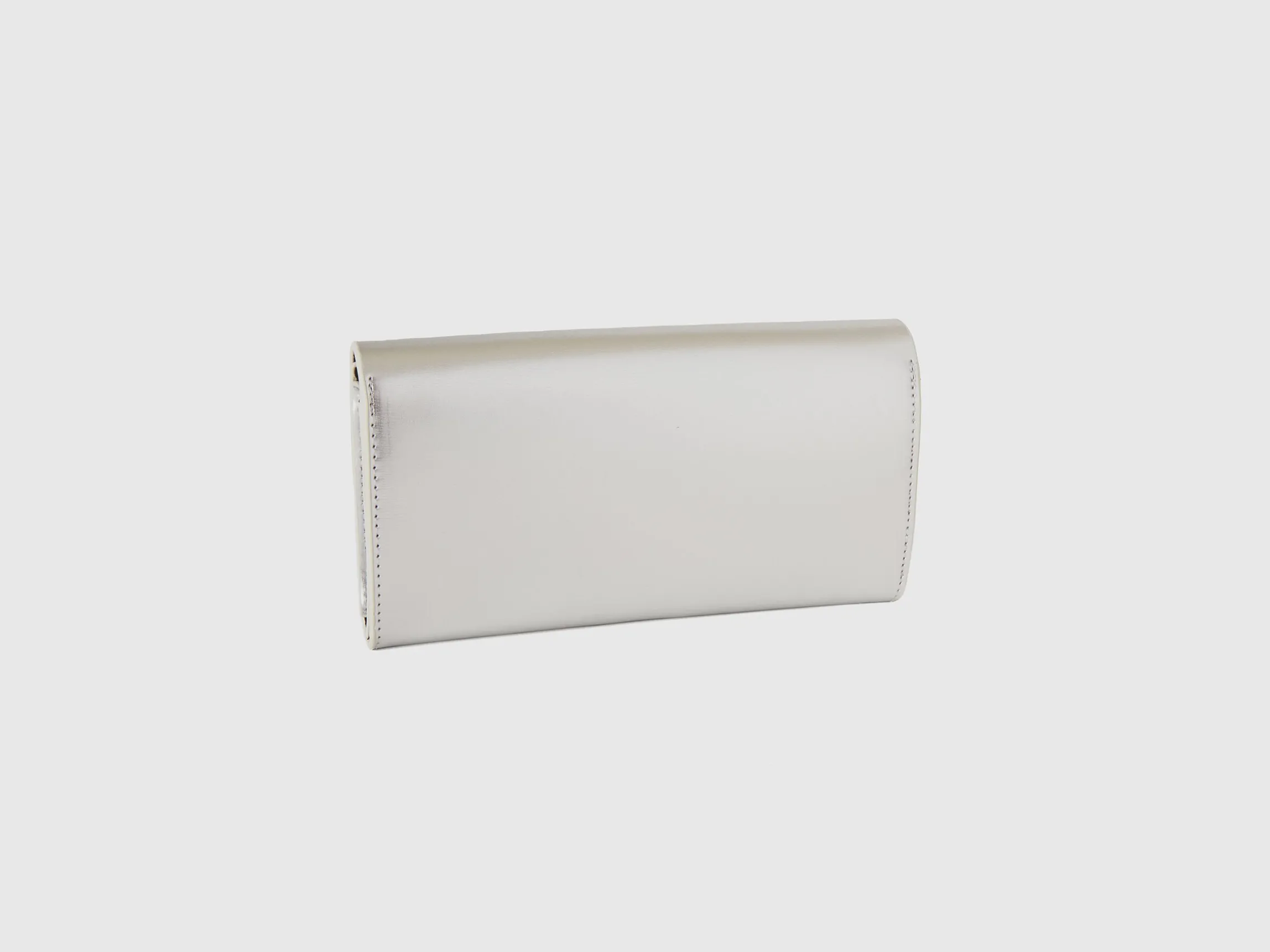 Large wallet in synthetic patent leather