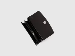 Large wallet in synthetic patent leather