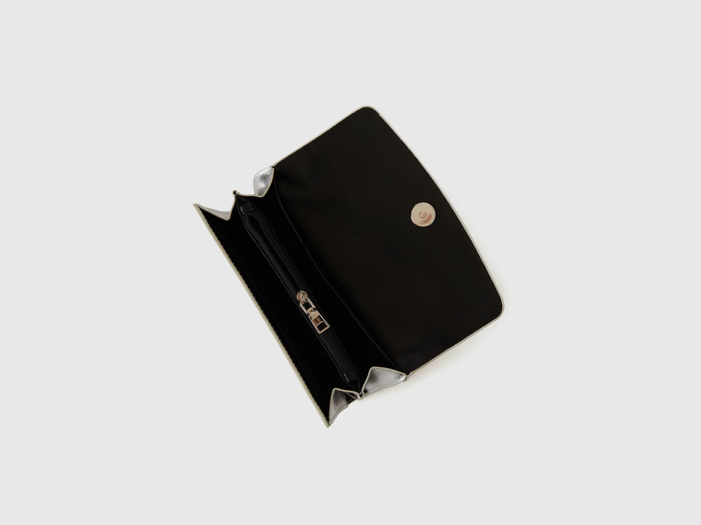 Large wallet in synthetic patent leather
