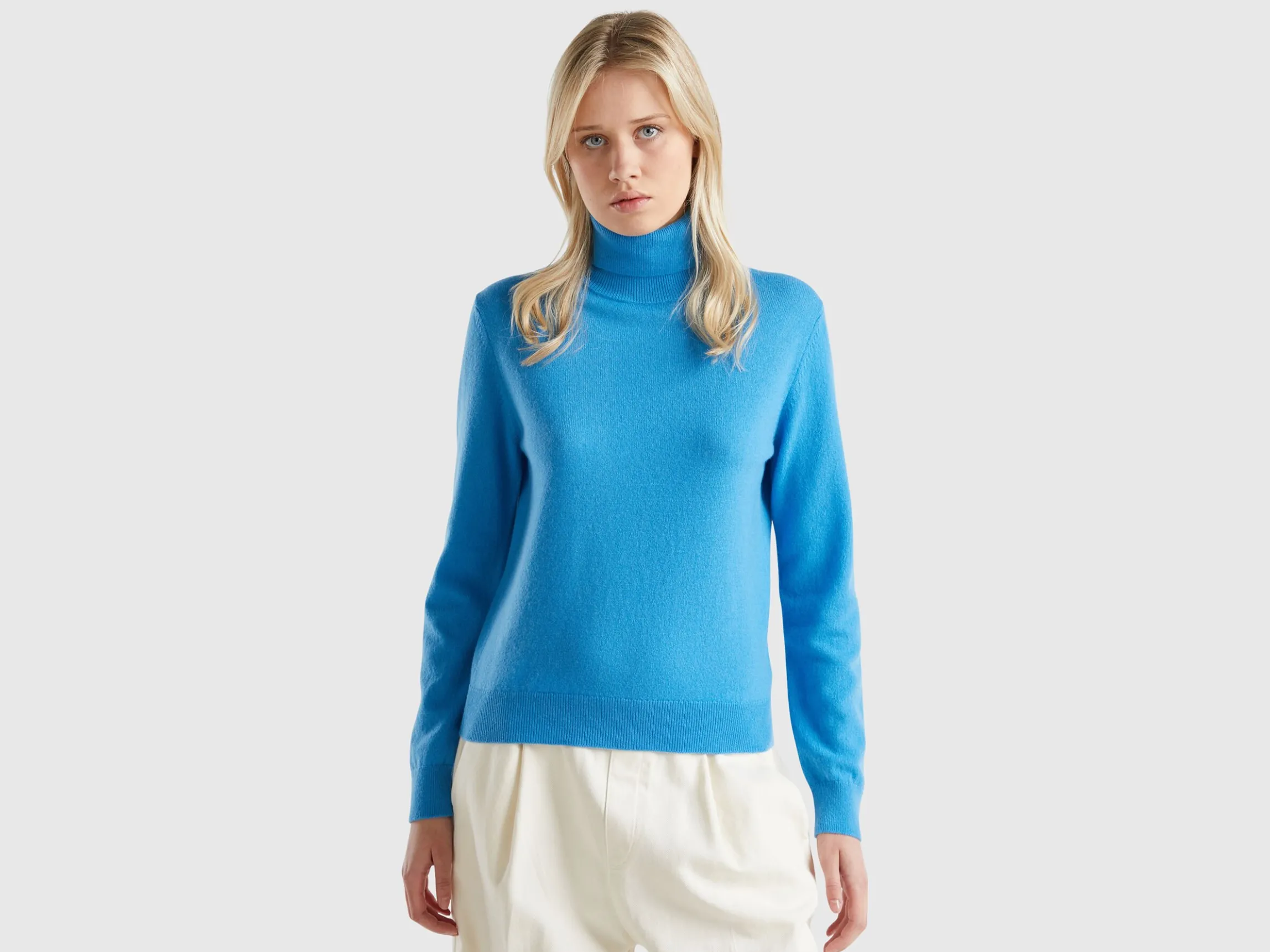 Light blue turtleneck in pure cashmere