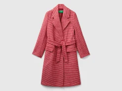 Lightweight houndstooth coat