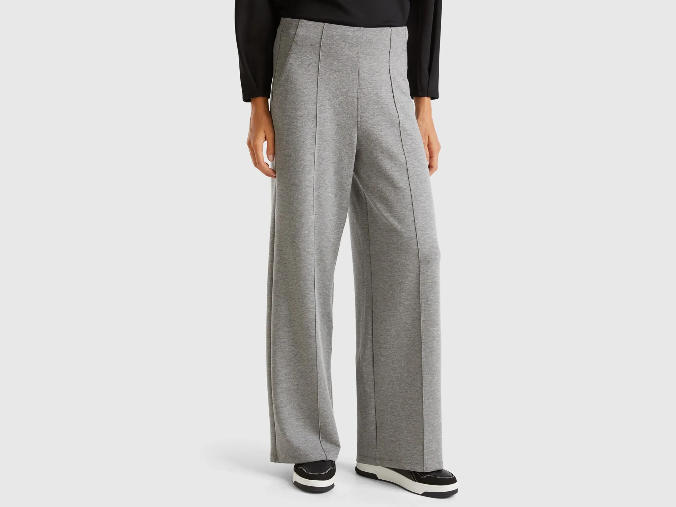 Lightweight sweatpants in cotton and Modal® blend
