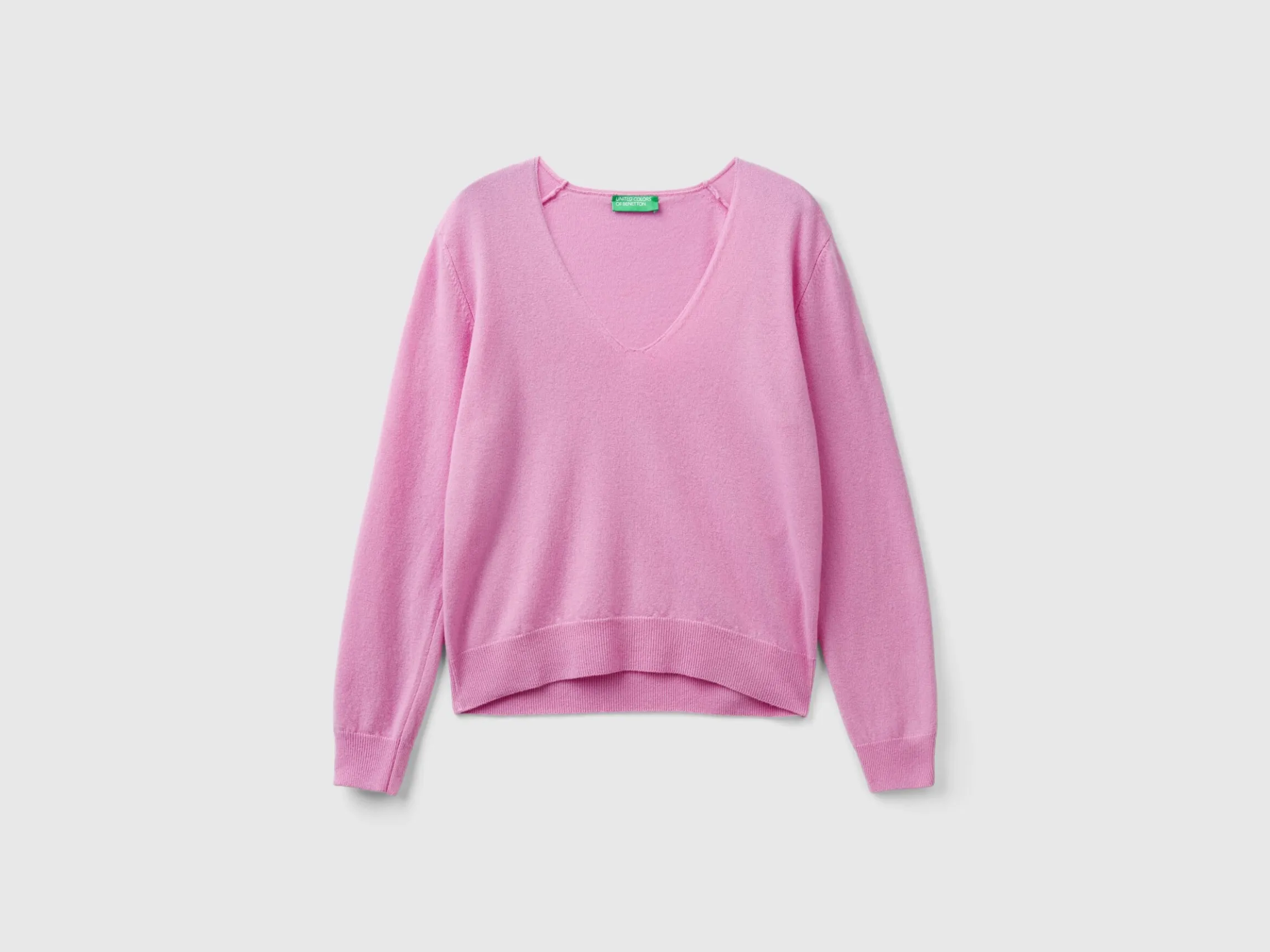 Lilac V-neck sweater in pure Merino wool