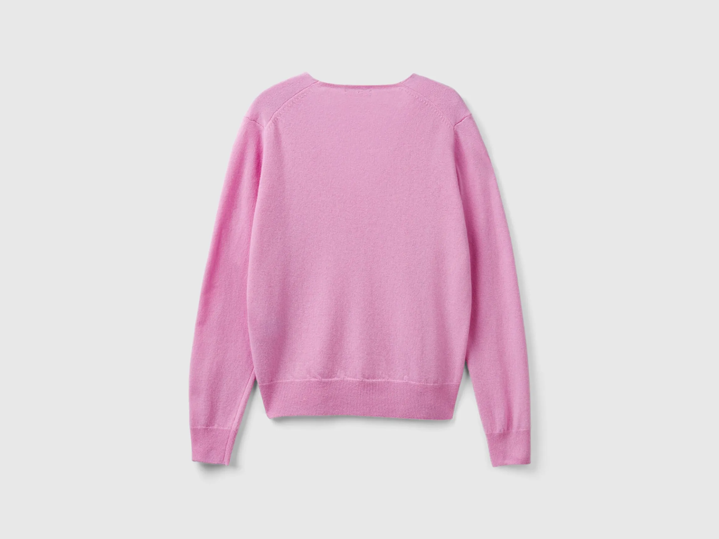 Lilac V-neck sweater in pure Merino wool
