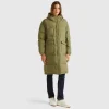 Long puffer jacket with recycled feathers