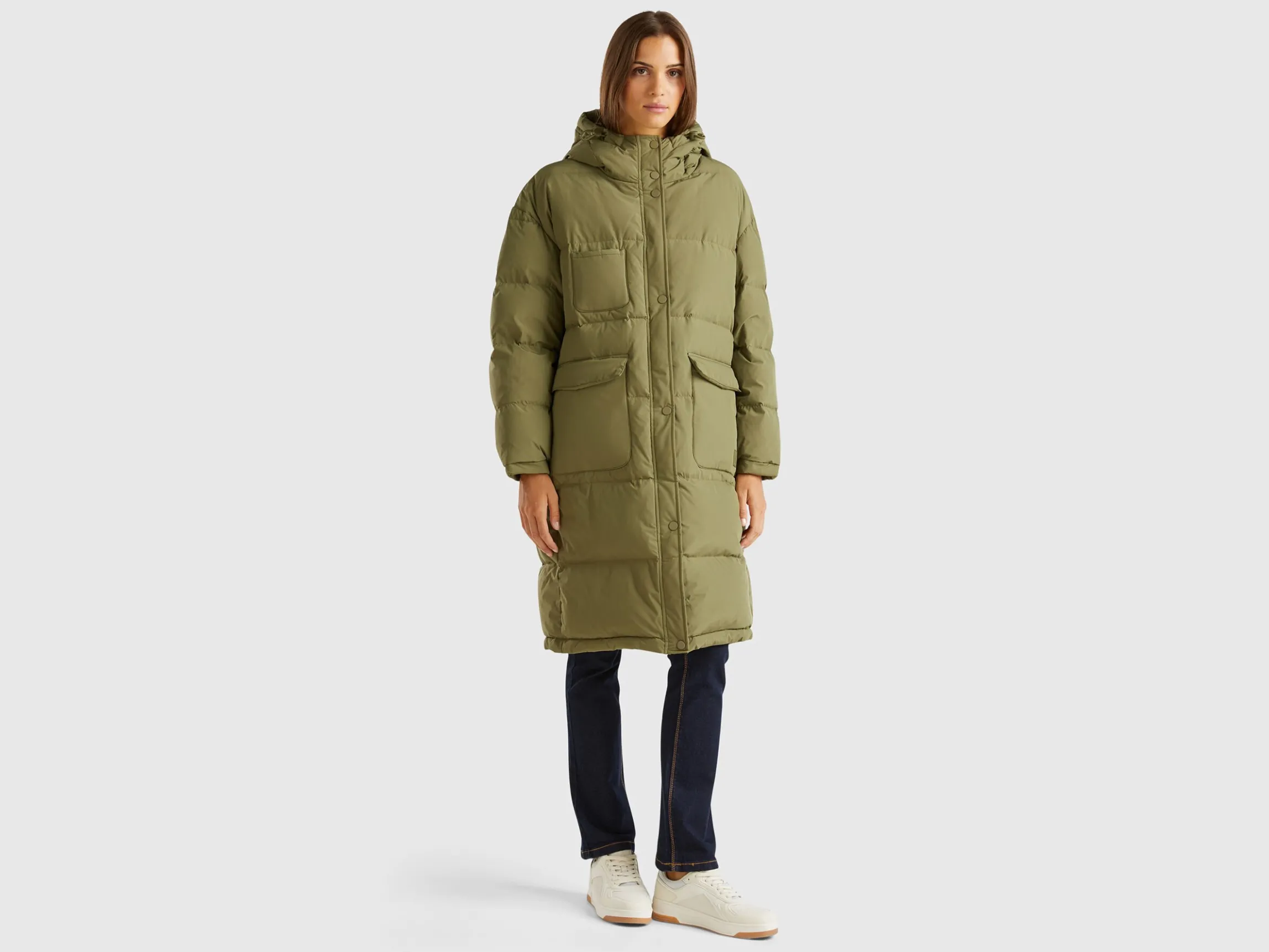 Long puffer jacket with recycled feathers