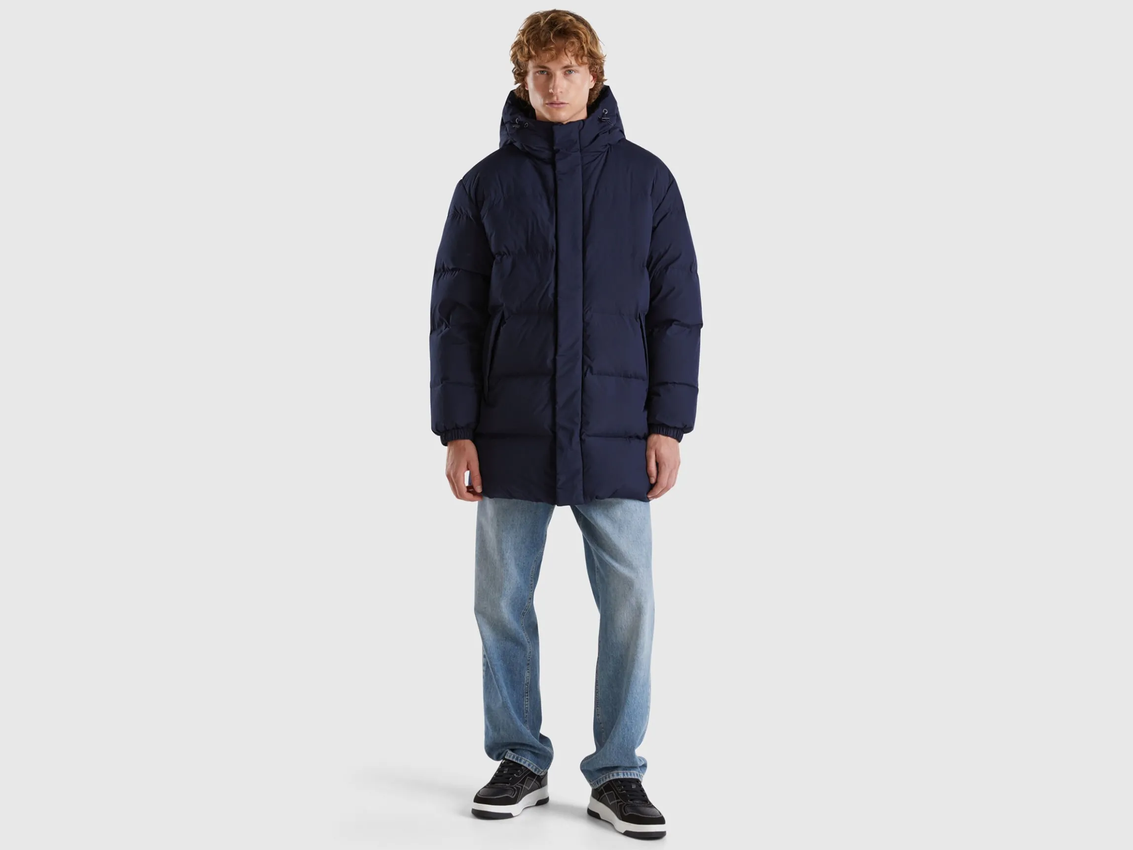 Long puffer jacket with recycled feathers