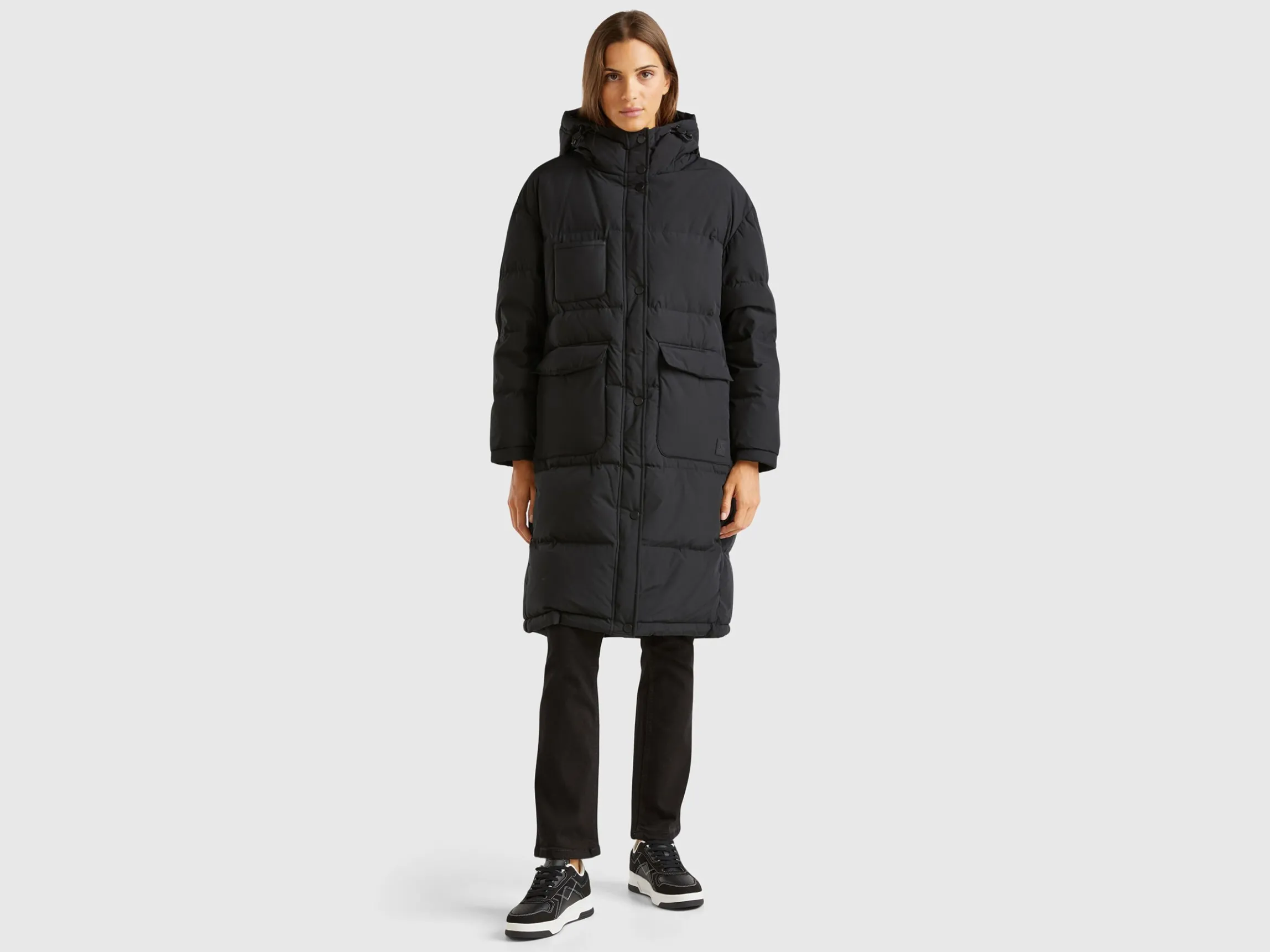 Long puffer jacket with recycled feathers