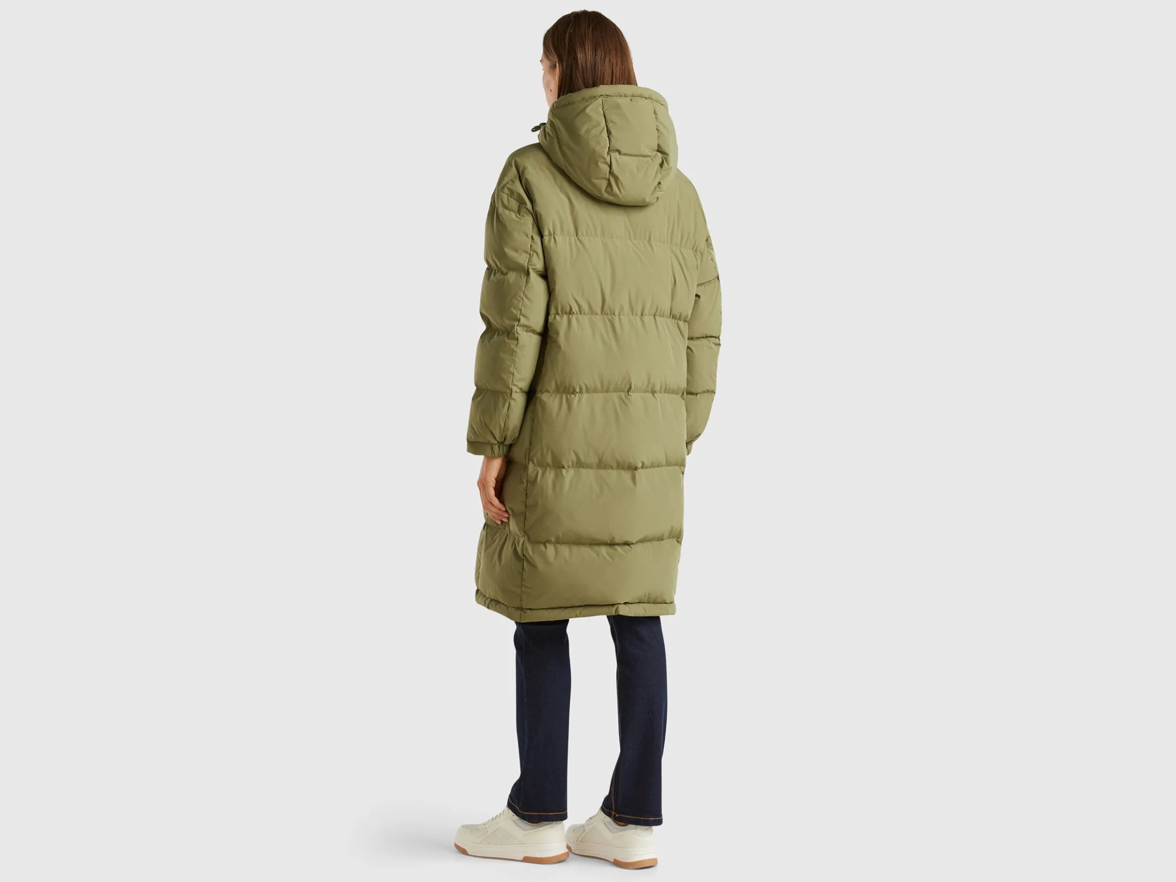 Long puffer jacket with recycled feathers