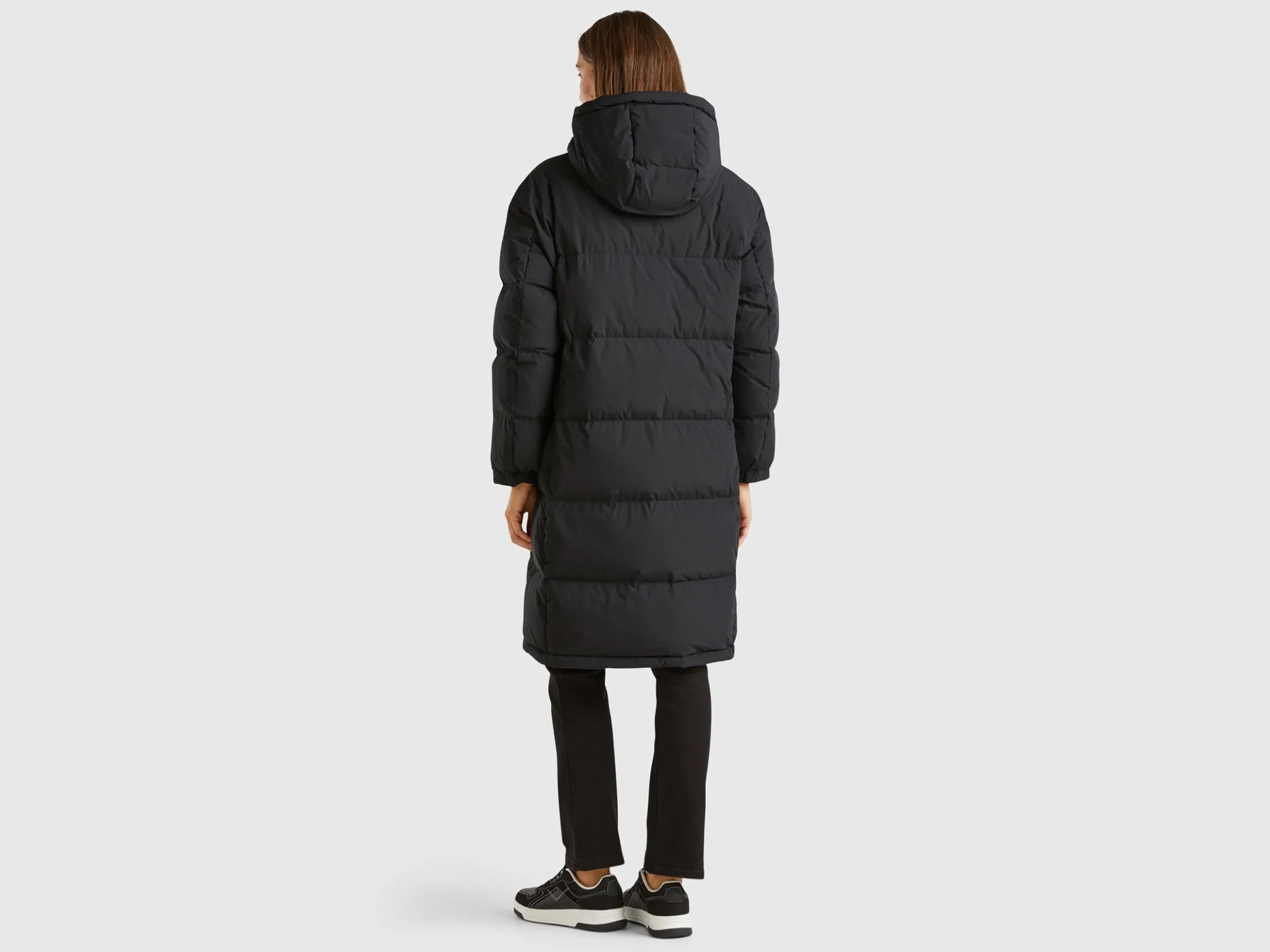 Long puffer jacket with recycled feathers