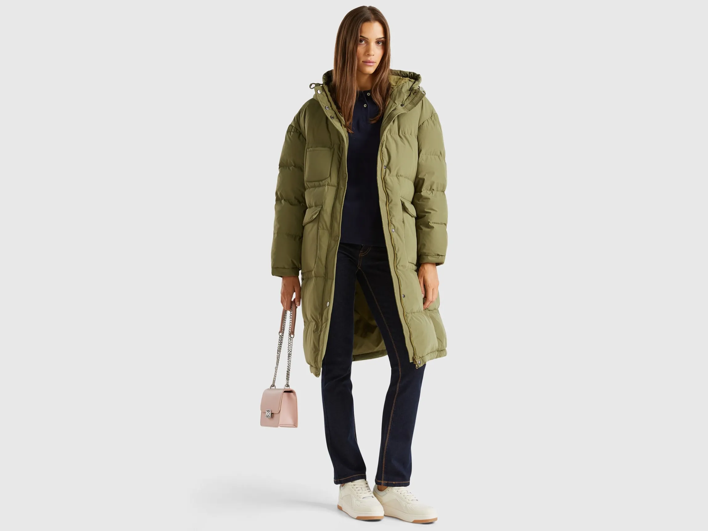 Long puffer jacket with recycled feathers