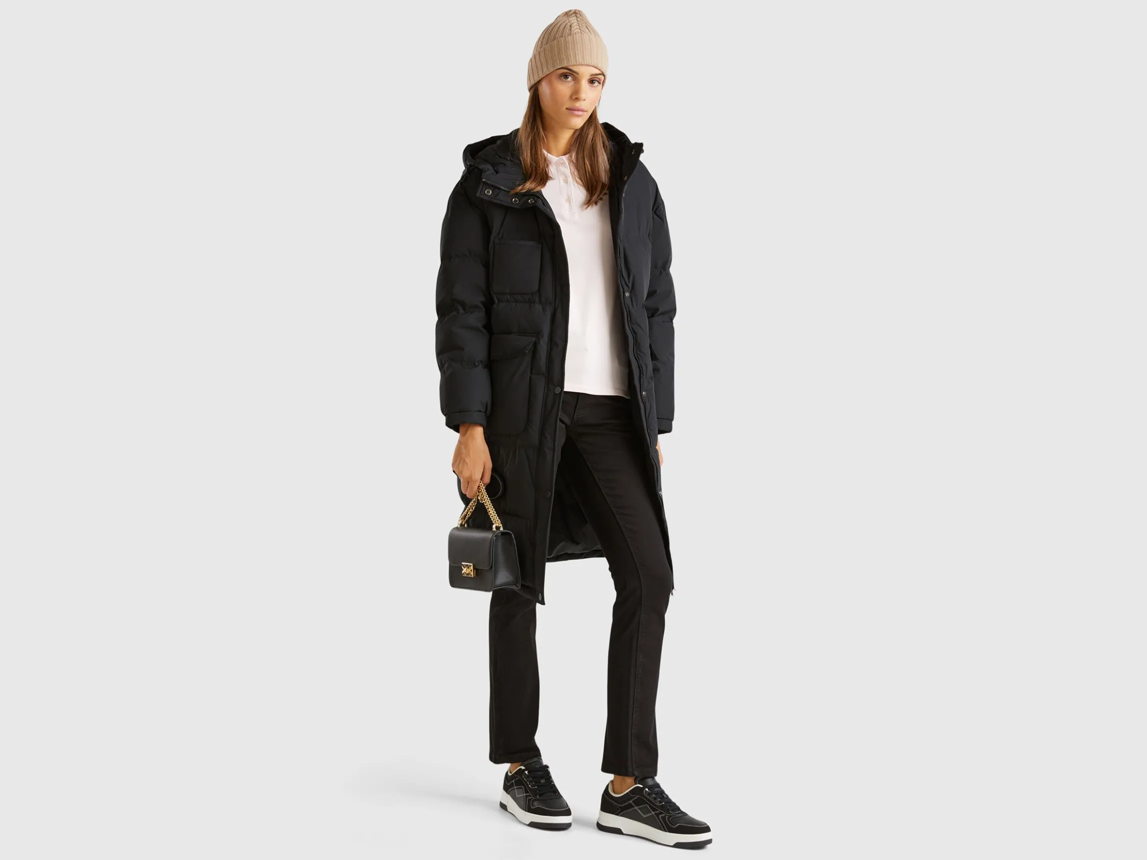 Long puffer jacket with recycled feathers