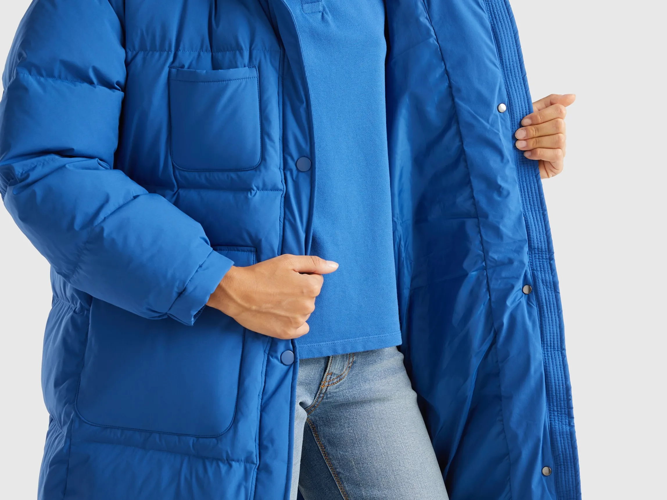 Long puffer jacket with recycled feathers