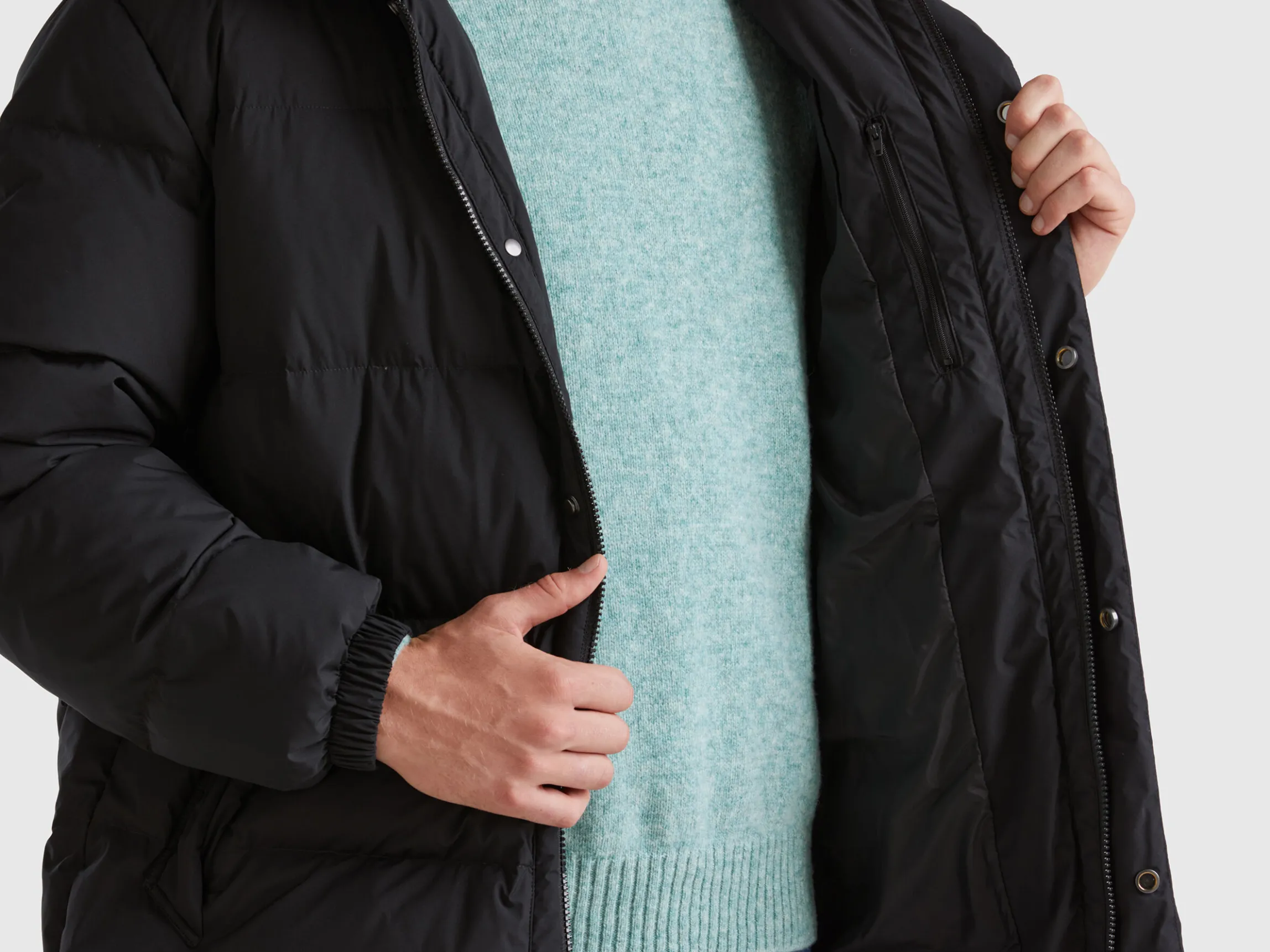 Long puffer jacket with recycled feathers
