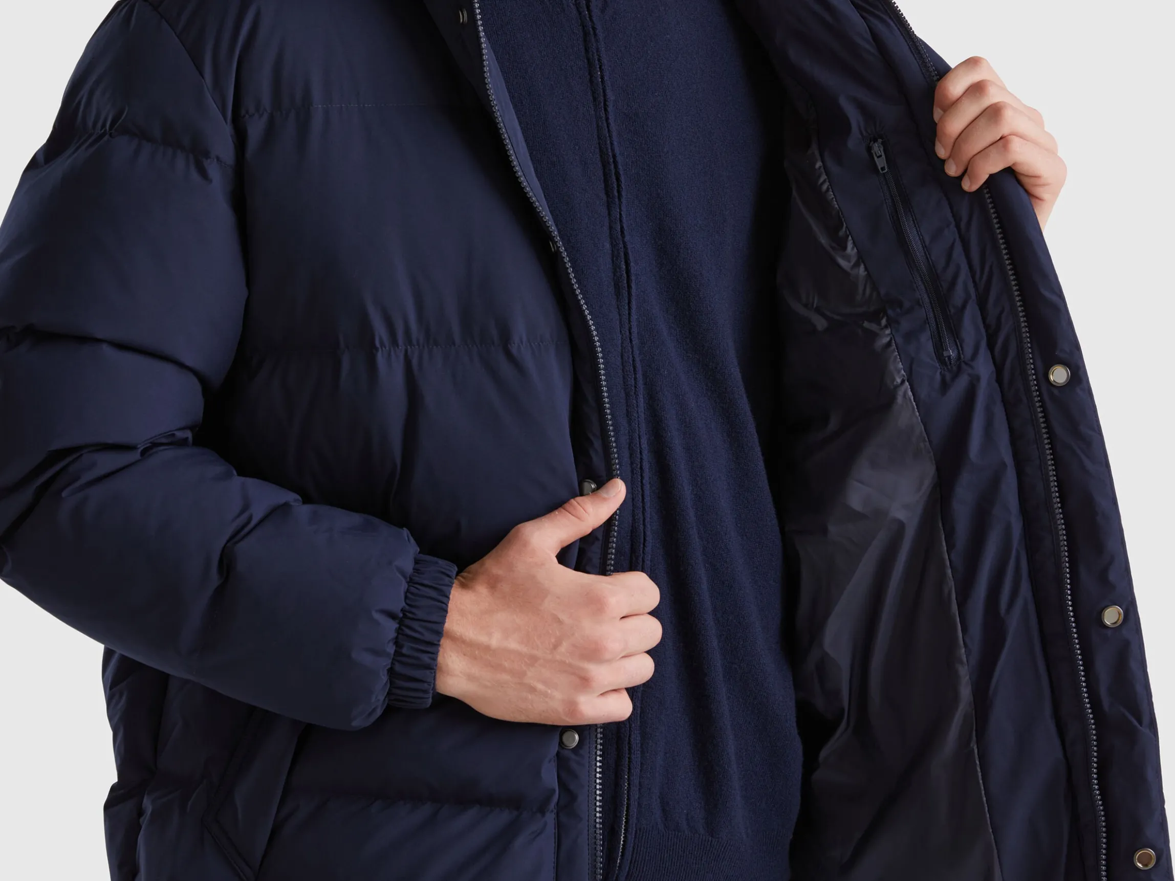 Long puffer jacket with recycled feathers
