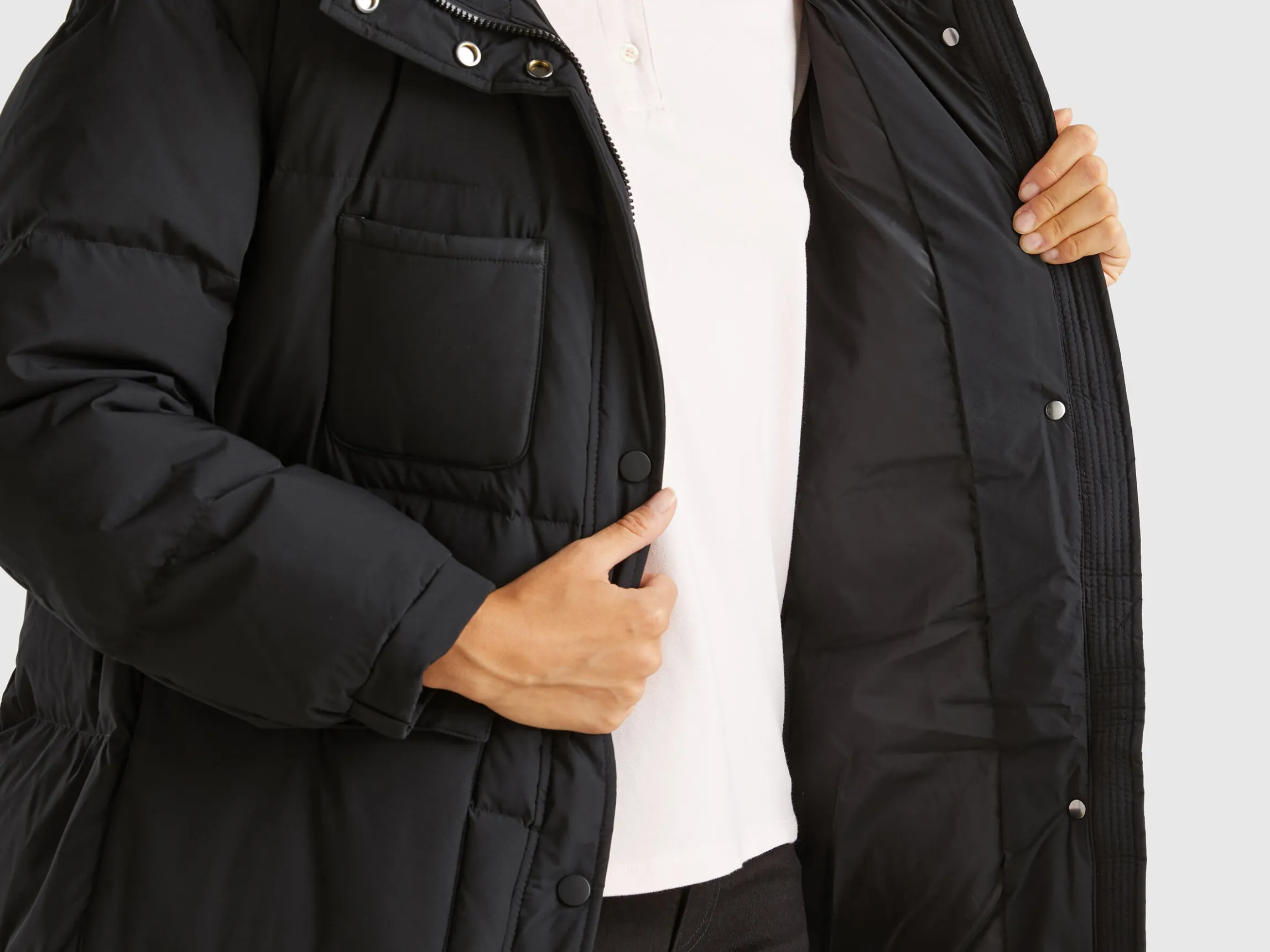 Long puffer jacket with recycled feathers