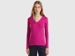 Long sleeve t-shirt with V-neck