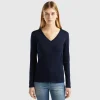 Long sleeve t-shirt with V-neck