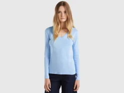 Long sleeve t-shirt with V-neck