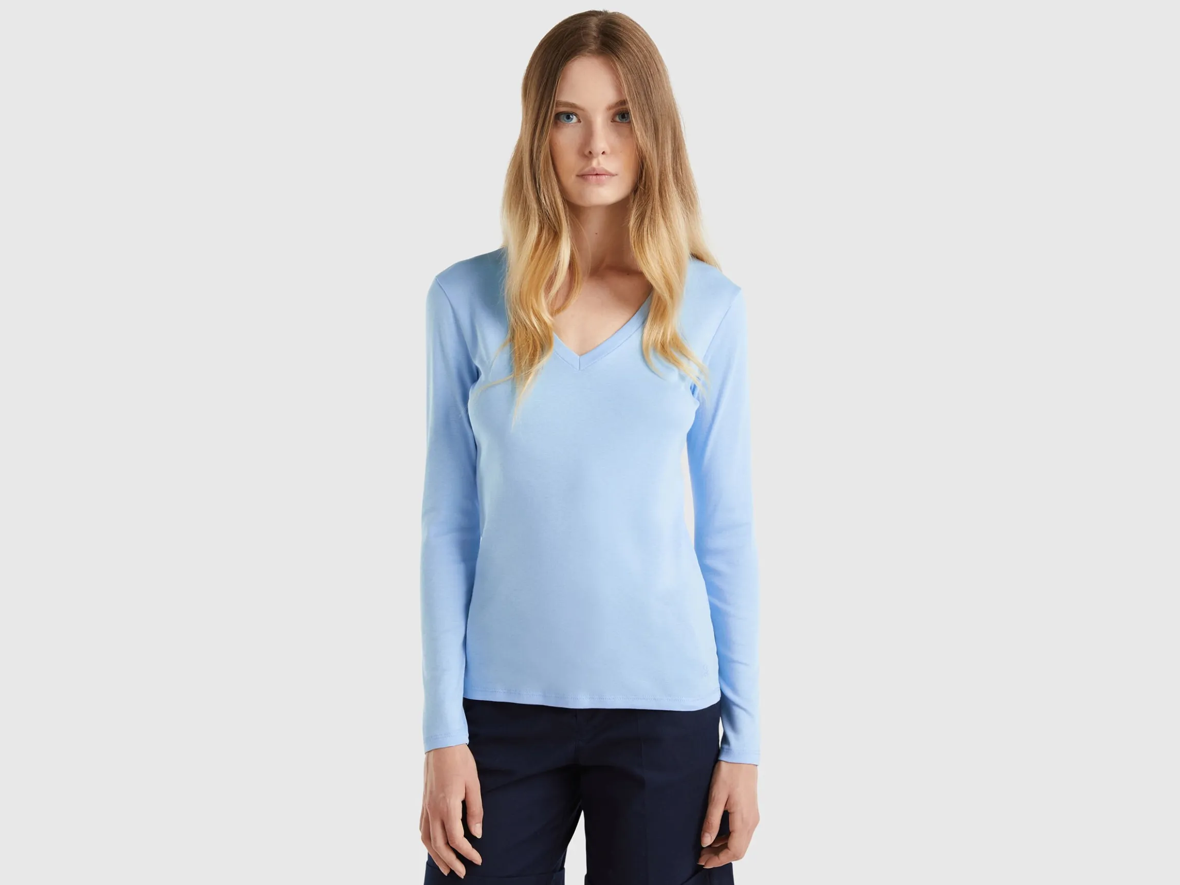 Long sleeve t-shirt with V-neck
