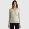 Long sleeve t-shirt with V-neck