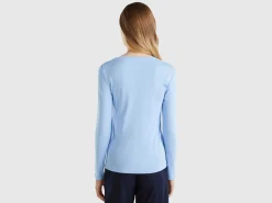 Long sleeve t-shirt with V-neck