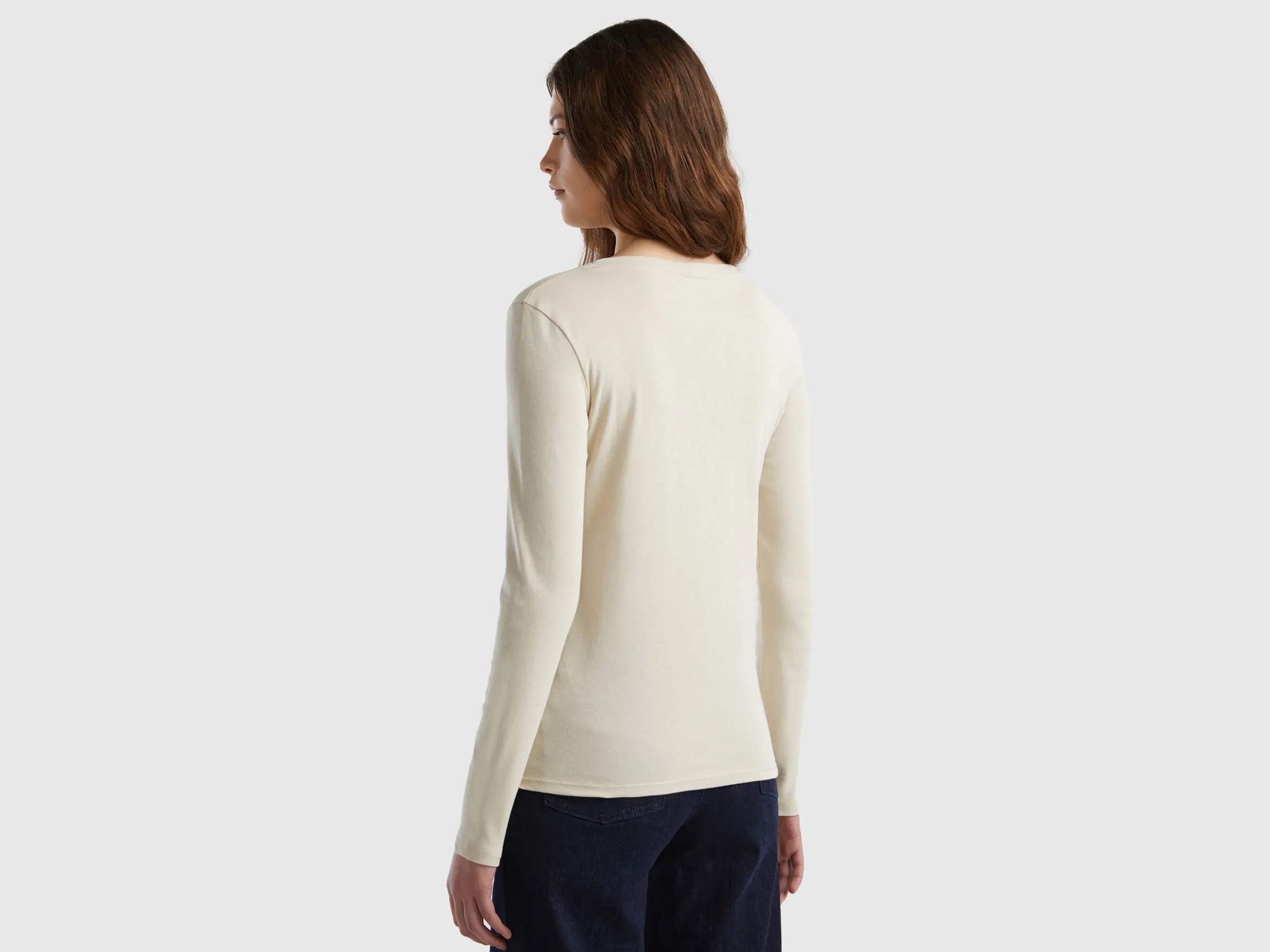 Long sleeve t-shirt with V-neck