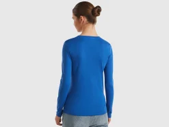 Long sleeve t-shirt with V-neck