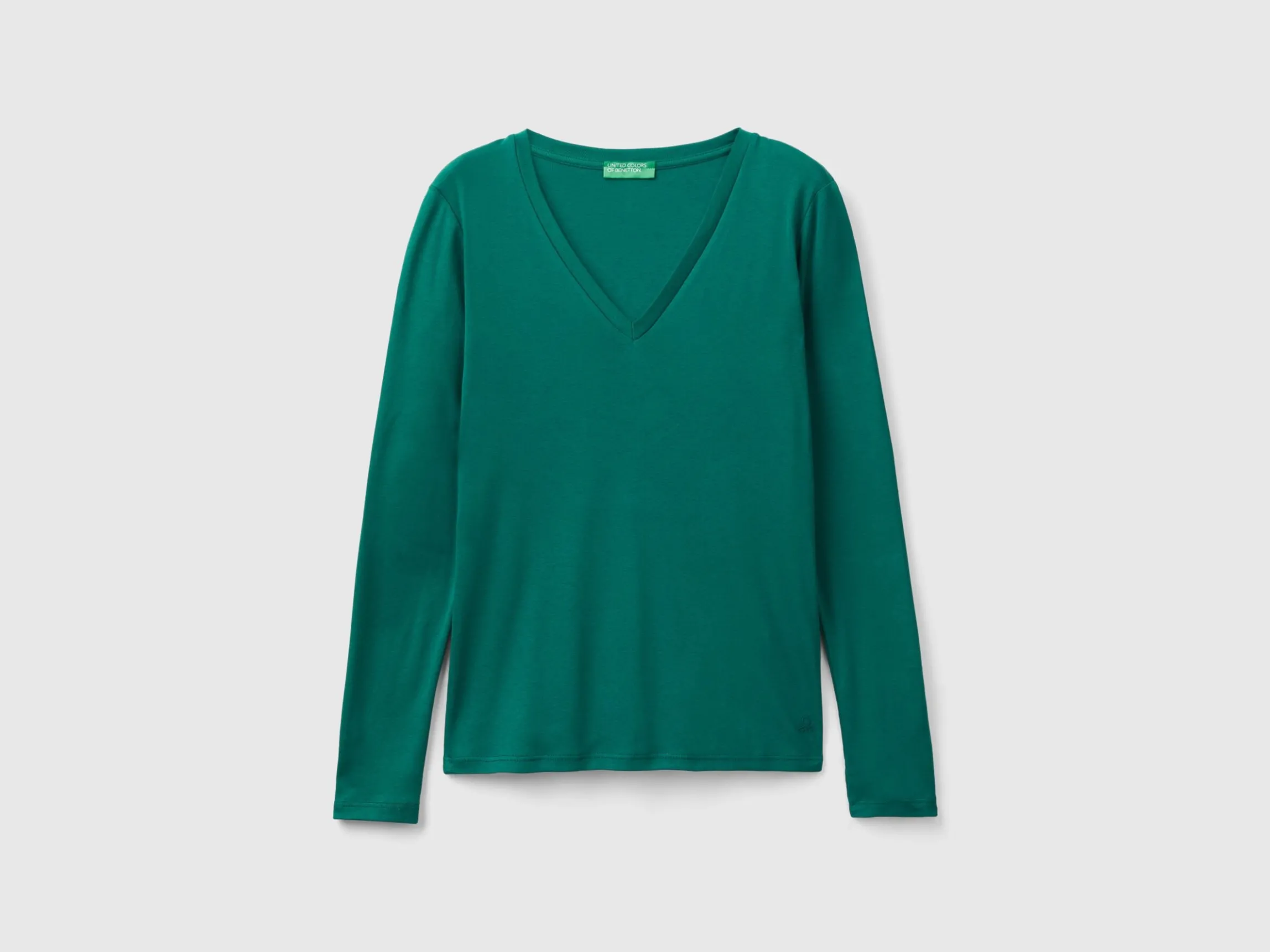 Long sleeve t-shirt with V-neck