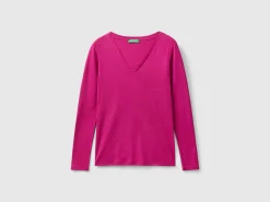 Long sleeve t-shirt with V-neck