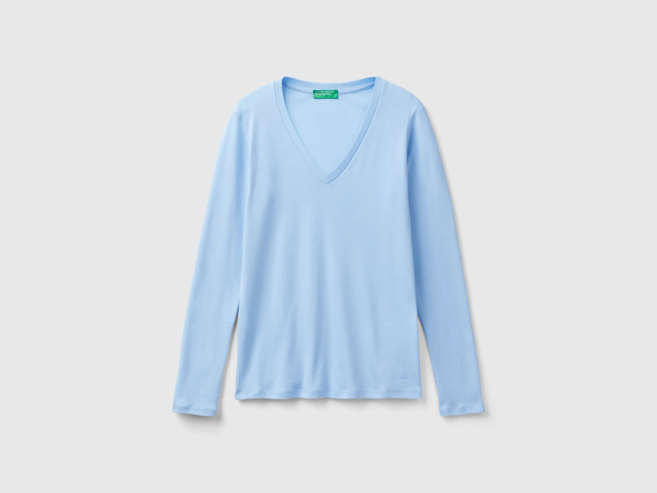 Long sleeve t-shirt with V-neck