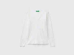 Long sleeve t-shirt with V-neck