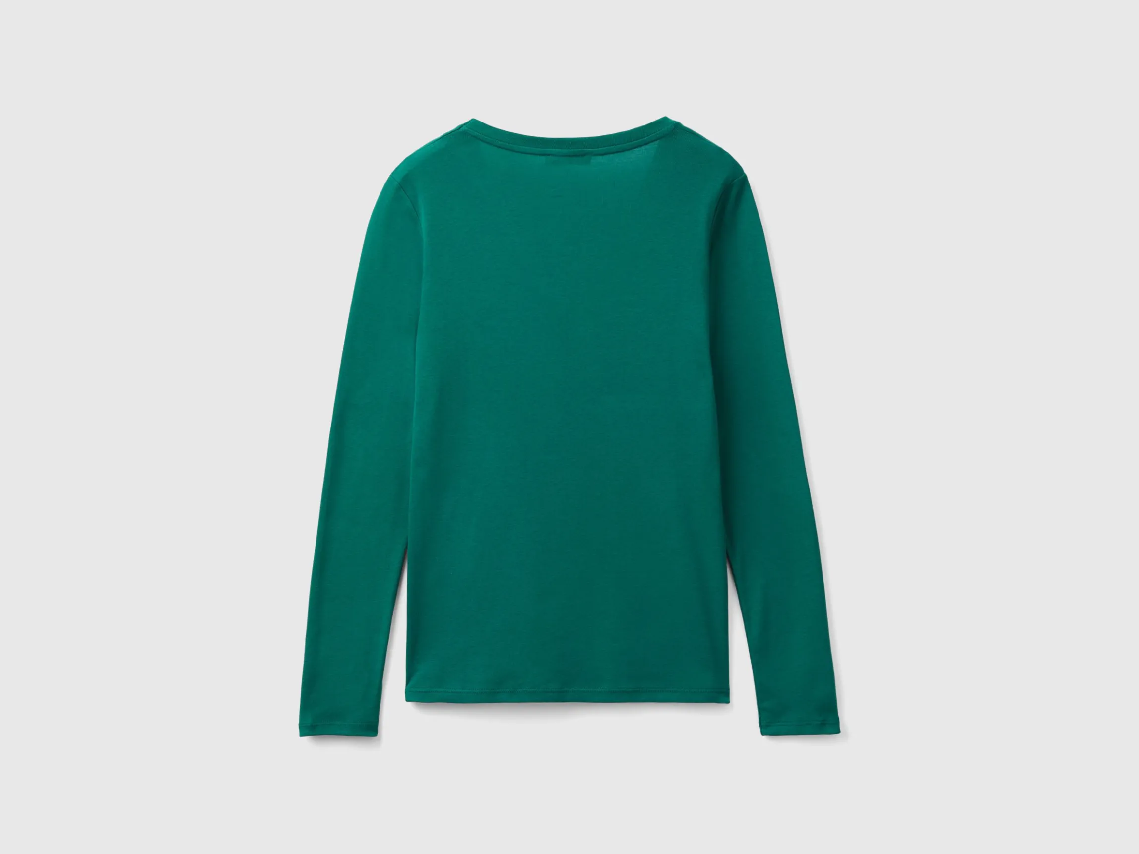 Long sleeve t-shirt with V-neck