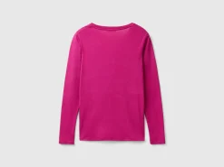Long sleeve t-shirt with V-neck
