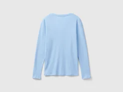 Long sleeve t-shirt with V-neck