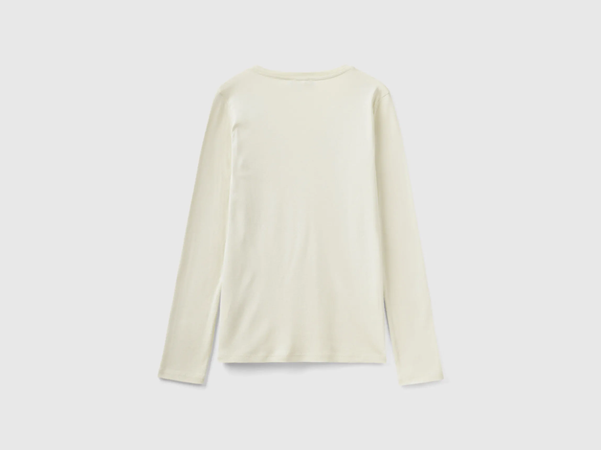 Long sleeve t-shirt with V-neck