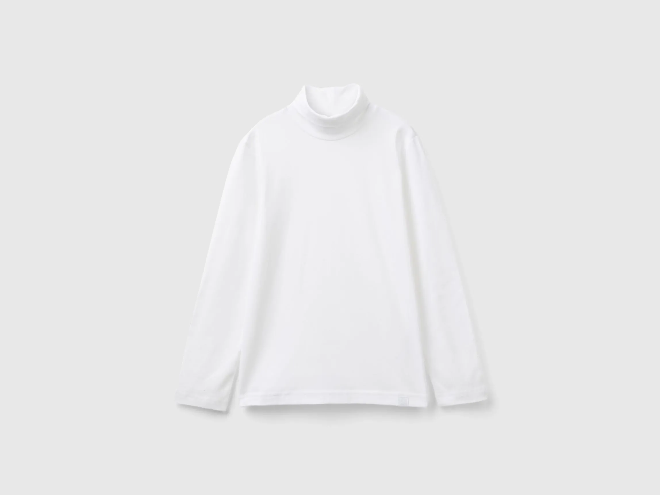 Long sleeve turtleneck t-shirt