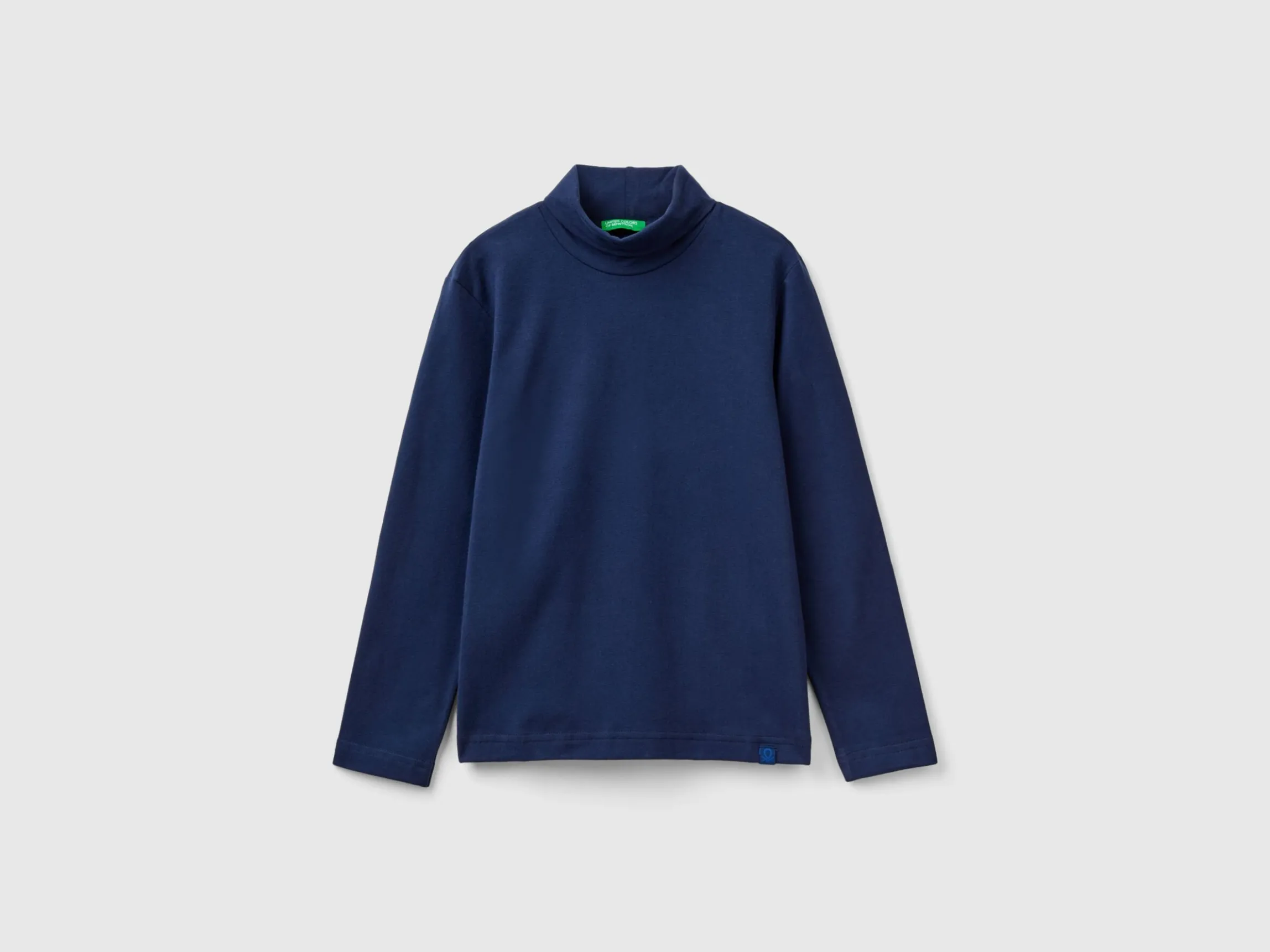 Long sleeve turtleneck t-shirt