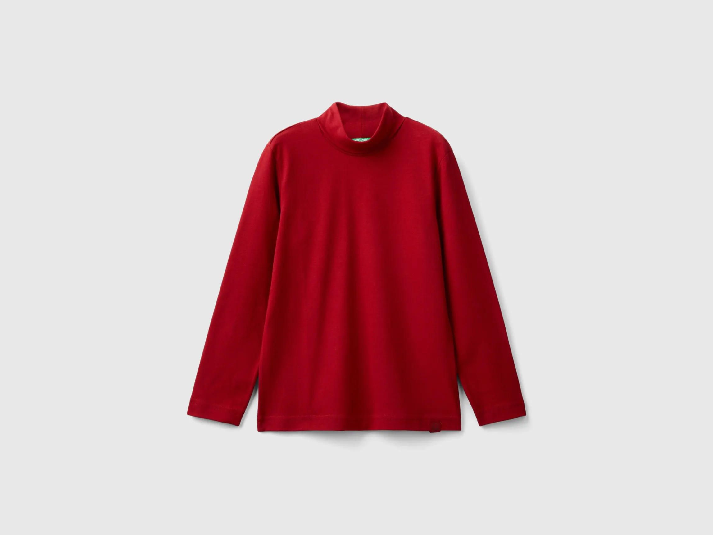 Long sleeve turtleneck t-shirt
