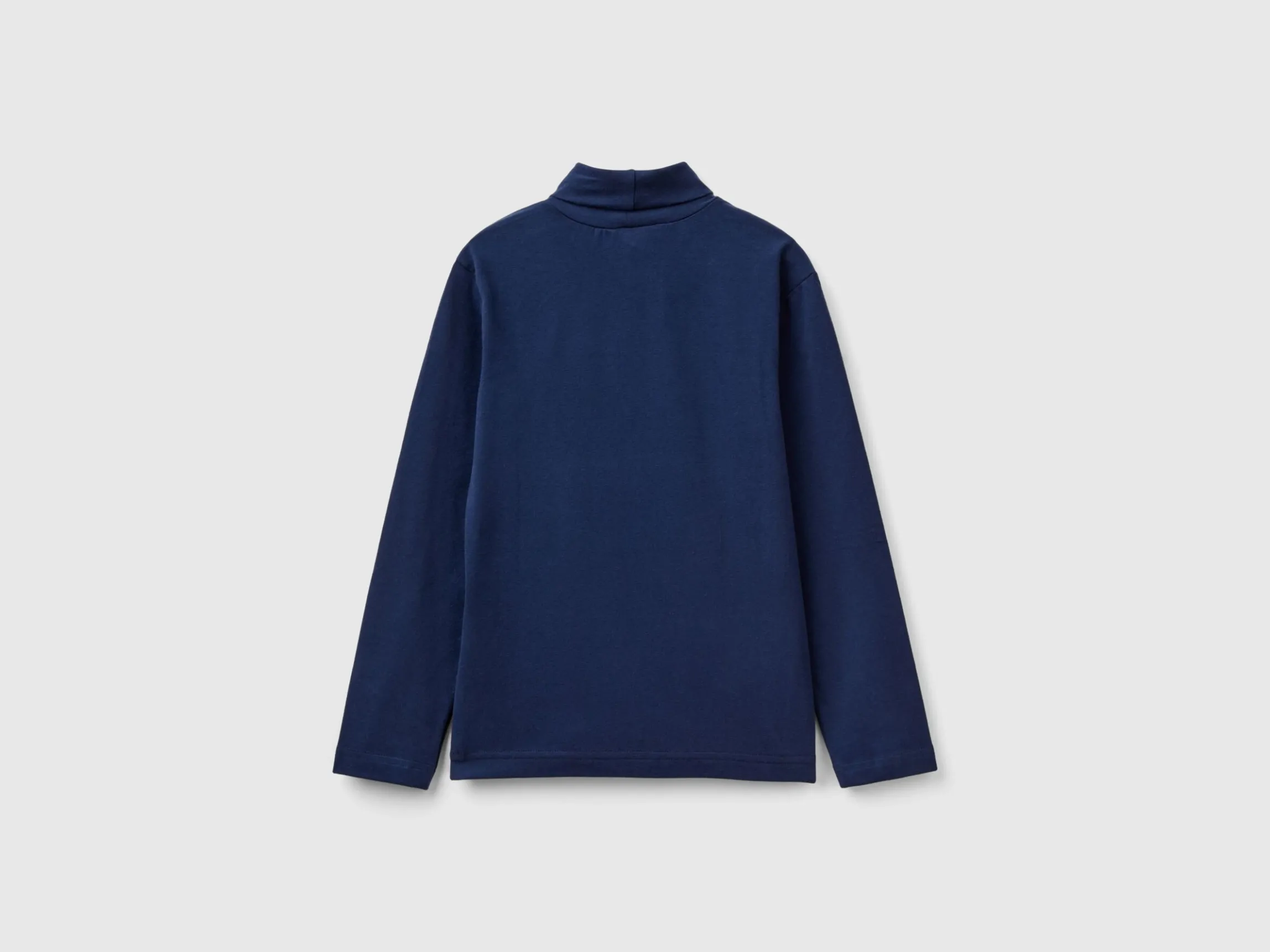 Long sleeve turtleneck t-shirt