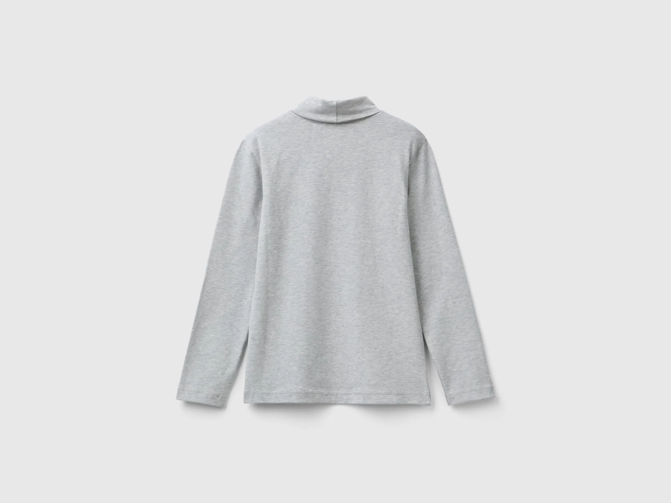 Long sleeve turtleneck t-shirt