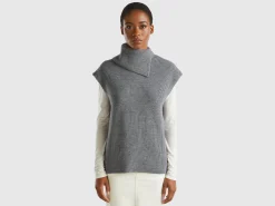 Long vest with high neck