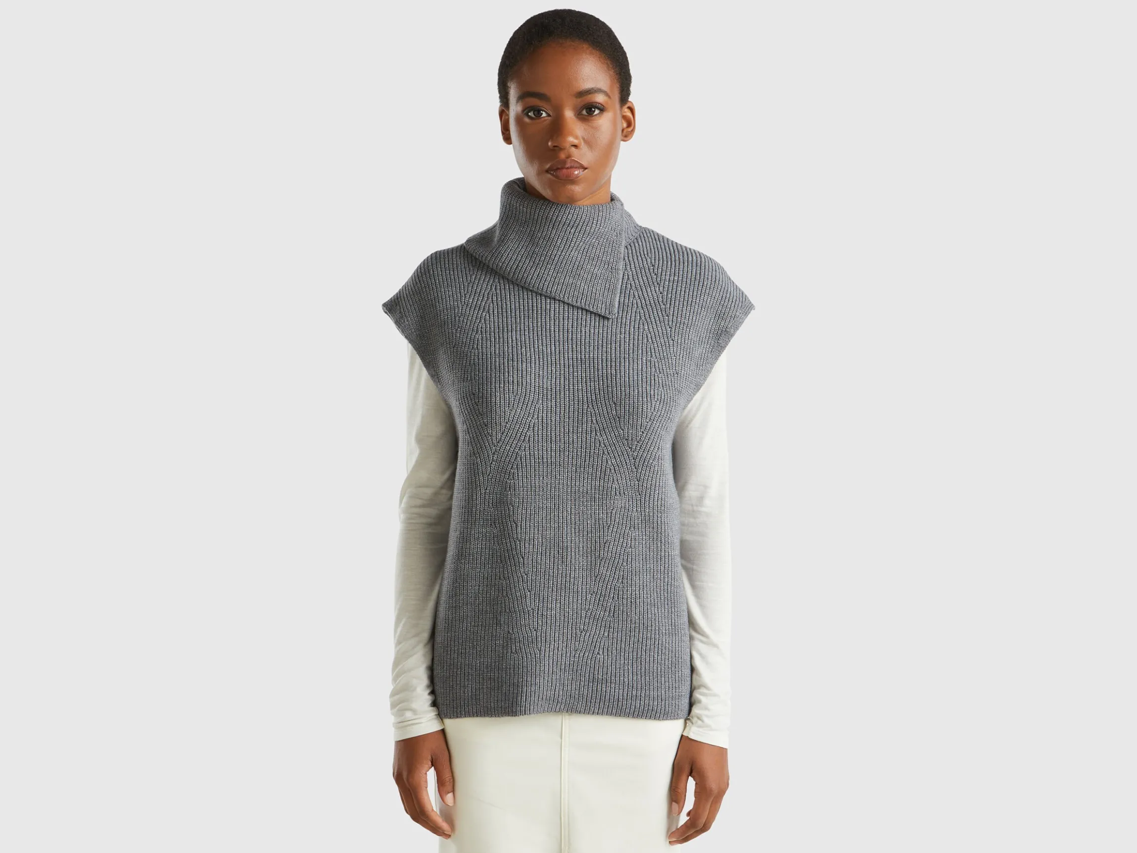 Long vest with high neck