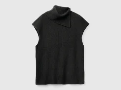 Long vest with high neck