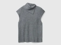 Long vest with high neck
