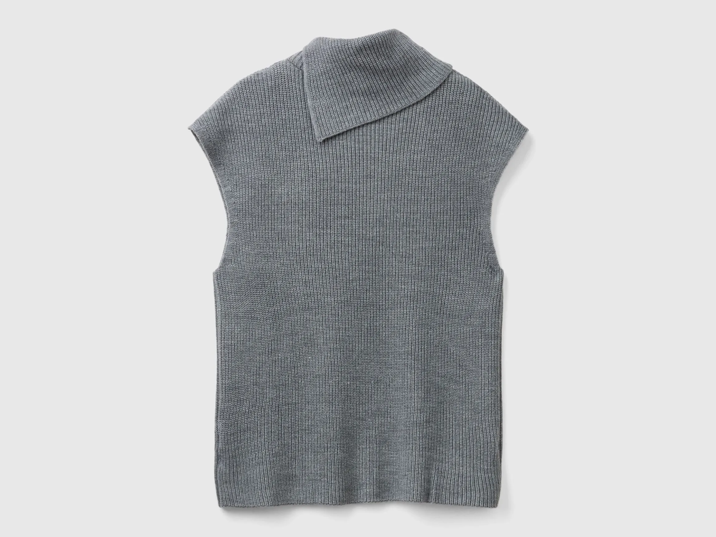 Long vest with high neck
