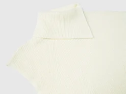 Long vest with high neck