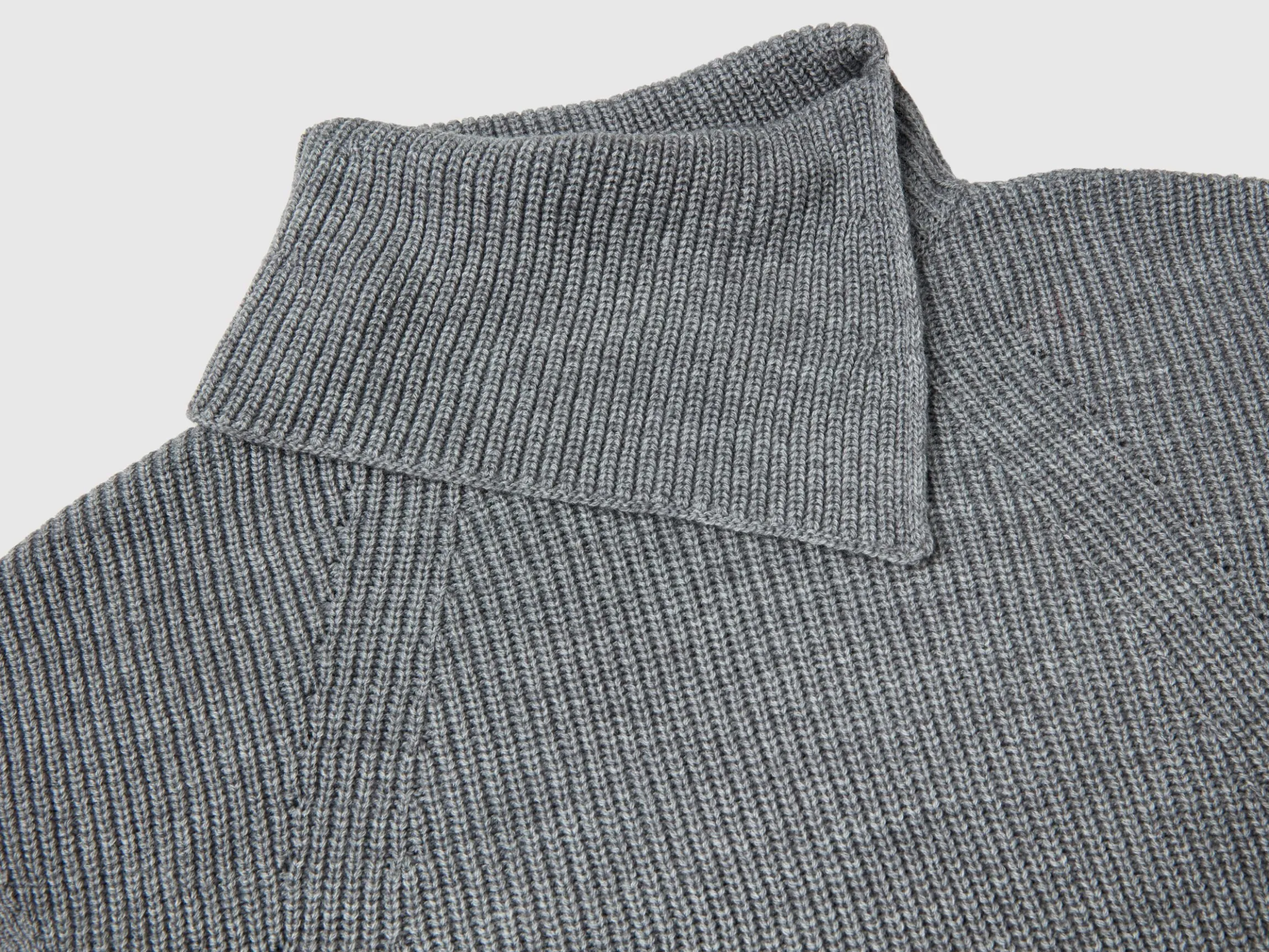 Long vest with high neck