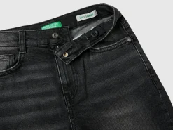 loose fit jeans